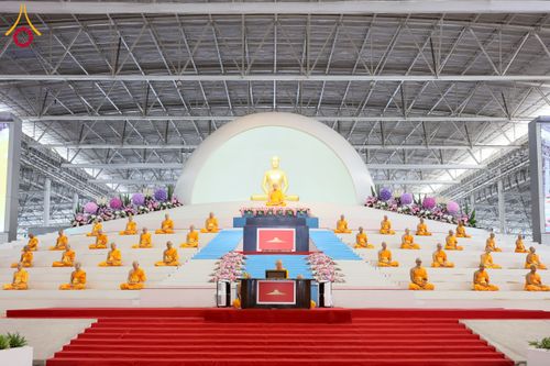 ภาพ No.258109:วันอาทิตย์ที่ 5 ตุลาคม พ.ศ. 2568 พิธีบูชาข้าวพระ ณ สภาธรรมกายสากล วัดพระธรรมกาย