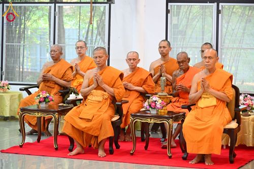 ภาพ No.57881:นายอำเภอคลองหลวง นำพสกนิกรร่วมพิธีเจริญพระพุทธมนต์ ถวายเป็นพระราชกุศล เนื่องในโอกาสวันคล้ายวันประสูติ สมเด็จพระเจ้าลูกยาเธอ เจ้าฟ้าทีปังกรรัศมีโชติฯ ณ วัดพระธรรมกาย วันจันทร์ที่ 29 เมษายน พ.ศ. 2567