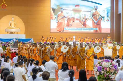 ภาพ No.147034:พิธีมุทิตาสักการะพระภิกษุ ผู้สอบได้เปรียญธรรม 9 ประโยคระดับโลกปีที่ 36, พิธีมอบโล่เกียรติยศและทุนการศึกษา สำนักเรียนบาลีดีเด่นทั่วประเทศ, พิธีถวายมหาสังฆทานคณะสงฆ์ 2,000 กว่าวัด ทั่วประเทศ ปีที่ 24, พิธีถวายไทยธรรมคณะสงฆ์ 323 วัด 4 จังหวัดชายแดนภาคใต้