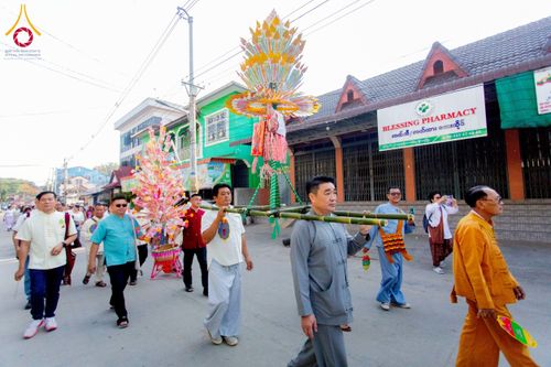 ภาพ No.224369:วันที่ 8 พฤษภาคม พ.ศ. 2568 พิธีถวายมหาสังฆทาน 101 วัด  บูชาธรรมอายุวัฒนมงคล 100 ปี สมเด็จอาชญาธรรมพระเจ้า สมเด็จพระสังฆราชแห่งคณะสงฆ์ไทยเขิน นครเชียงตุง ในนามพระครูบาไชยบูลย์ ธัมมชโย ณ วัดราชฐานหลวงเชียงยืน รัฐฉาน สาธารณรัฐแห่งสหภาพเมียนมา