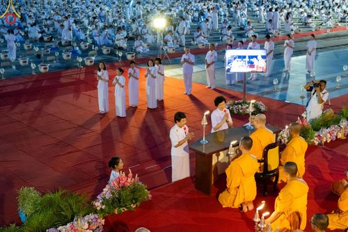 ภาพ No.160564:พิธีจุดประทีป 20,000 ดวง บูชาพระมหาธรรมกายเจดีย์ และบูชาพระมงคลเทพมุนี (สด จนฺทสโร) พระผู้ปราบมาร ณ ลานธรรม พระมหาธรรมกายเจดีย์ วัดพระธรรมกาย จ.ปทุมธานี วันที่ 10 ตุลาคม พ.ศ. 2567