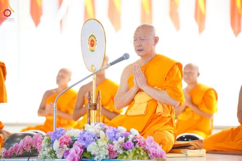 ภาพ No.136545:พิธีตักบาตร พิธีบูชาข้าวพระ ในวันอาทิตย์ต้นเดือนที่ 5 พฤษภาคม พ.ศ. 2567 ณ วัดพระธรรมกาย จ.ปทุมธานี