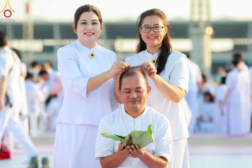 ภาพ No.179977:พิธีปลงผมนาคธรรมทายาท ในโครงการอุปสมบทหมู่ บูชาธรรมมหาปูชนียาจารย์ (ศูนย์อบรมวัดพระธรรมกาย) วันที่ 1 ธันวาคม พ.ศ. 2567 ณ ลานธรรมหารัตนวิหารคด วัดพระธรรมกาย จ.ปทุมธานี