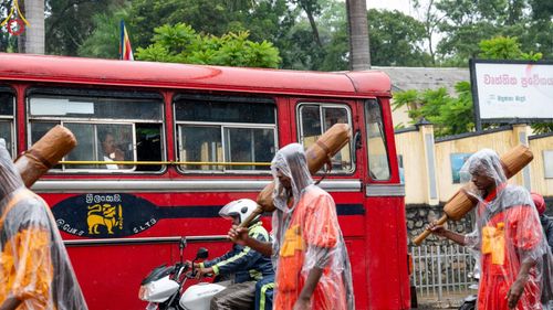 ภาพ No.140915:PhotoStory มหาศรัทธา ธรรมยาตราศรีลังกา EP.5 โครงการสยาม-ลังกา ธรรมยาตรา ฉลองเทศกาลวิสาขบูชาแห่งชาติ ศรีลังกา บูชาธรรม 80 ปีหลวงพ่อธัมมชโย เส้นทางจาก เมืองดัมบูลลา ไปยัง เมืองมาตะเล ตั้งแต่วันที่ 17-20 พฤษภาคม พ.ศ.2567