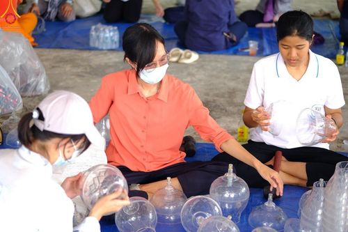 ภาพ No.127432:V.31 ทุ่มเทเพื่อบางกล่ำ การเตรียมงานของเจ้าหน้าที่หน่วยงานต่างๆ  เพื่องานธรรมยาตราอัญเชิญพระบรมสารีริกธาตุ ประดิษฐาน ณ มหารัตนเจดีย์สิริปทุมสวรรค์ (เจดีย์อริยพุทธะ 5 พระองค์) ณ ศูนย์ปฏิบัติธรรมภาคใต้ อ.บางกล่ำ จ.สงขลา ระหว่างวันที่ 9-10 มีนาคม พ.ศ. 2567