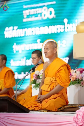 ภาพ No.61239:พิธีตักบาตรฉลองพระใหม่ รุ่นบูชาธรรมโครงการ 1-2 โครงการบรรพชาอุปสมบทหมู่ธรรมทายาท บูชาธรรมหลวงพ่อธัมมชโย 80 ปี ณ โถงช้างสำนักงานใหญ่ วัดพระธรรมกาย วันที่ 20 เมษายน พ.ศ. 2567