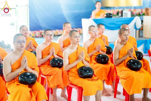 ภาพ No.229407:วันเสาร์ที่ 21 มิถุนายน พ.ศ. 2568 พิธีตักบาตรโครงการอุปสมบทหมู่ธรรมทายาท ระดับอุดมศึกษา รุ่นที่ 52 ภาคฤดูฝน ณ มหาวิหารคด คอร์ 9 วัดพระธรรมกาย