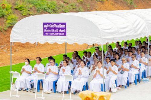 ภาพ No.239374:วันอาทิตย์ที่ 17 สิงหาคม พ.ศ. 2568 พิธีกดปุ่มอัญเชิญรูปเหมือน พระมงคลเทพมุนี (สด จันทสโร)  ณ มหาวิหารแก้วพระมงคลเทพมุนี  ศูนย์ปฏิบัติธรรมแก้วเมืองเลย