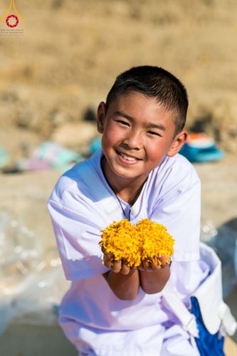 ภาพ No.107842:พิธีต้อนรับพระธรรมยาตรา ในโครงการธรรมยาตรากตัญญูบูชา มหาปูชนียาจารย์ พระมงคลเทพมุนี(สด จนฺทสโร) พระผู้ปราบมาร อนุสรณ์สถาน 7 แห่ง ปีที่ 12 วันที่ 7 มกราคม พ.ศ. 2567 ณ อนุสรณ์สถานคลองบางนางแท่น  อ.สามพราน จ.นครปฐม