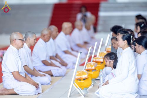 ภาพ No.256170:วันที่ 4 ตุลาคม พ.ศ. 2568 พิธีบรรพชาอุปสมบท  โครงการอุปสมบทหมู่บูชาธรรม 141 ปี  พระมงคลเทพมุนี (สด จนฺทสโร) ณ โบสถ์พระไตรปิฏก วัดพระธรรมกาย จ.ปทุมธานี