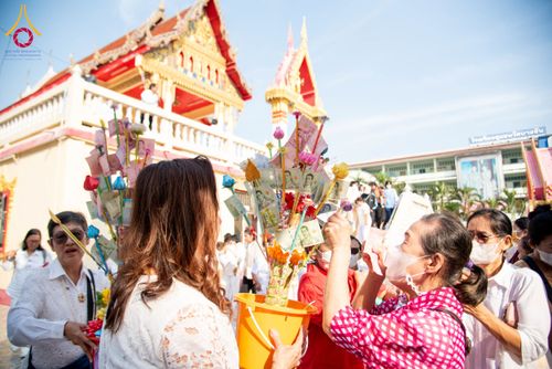 ภาพ No.205167:พิธีทอดผ้าป่าทำนุบำรุงศาสนสถาน ณ วัดบางขัน ตำบลคลองหนึ่ง อำเภอคลองหลวง จังหวัดปทุมธานี ในโครงการธรรมยาตรา กตัญญูบูชา มหาปูชนียาจารย์ พระมงคลเทพมุนี(สด จนฺทสโร) พระผู้ปราบมาร อนุสรณ์สถาน 7 แห่ง ปีที่ 13 วันที่ 30 มกราคม พ.ศ. 2568