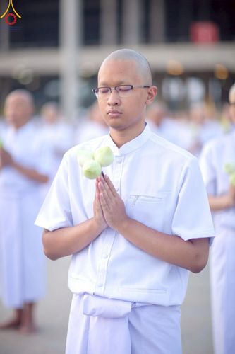 ภาพ No.216932:วันเสาร์ที่ 12 เมษายน พ.ศ. 2568 พิธีเวียนประทักษิณรอบพระมหาธรรมกายเจดีย์  พิธีวันทาเจดีย์ พิธีขอขมาและมอบผ้าไตร ในโครงการอุปสมบทหมู่ บูชาธรรมหลวงพ่อธัมมชโย, โครงการธรรมทายาท ระดับอุดมศึกษา รุ่นที่ 52 ,  โครงการบวชพระนานาชาติ AEC & WAB CEO รุ่นที่ 4 , ณ ว