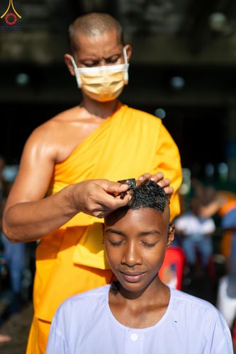 ภาพ No.132842:พิธีตัดปอยผม โครงการสามเณรฟื้นฟูพระพุทธศาสนาทั่วไทย ณ มหารัตนวิหารคด26 วัดพระธรรมกาย วันอาทิตย์ที่ 31 มีนาคม พ.ศ. 2567