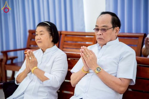 ภาพ No.218032:วันอาทิตย์ที่ 13 เมษายน พ.ศ. 2568 พิธีตักบาตรฉลองสามเณรใหม่ 75 รูป เนื่องในวันสงกรานต์ (โครงการบรรพชาสามเณรฟื้นฟูพระพุทธศาสนาทั่วไทย ประจำปีพุทธศักราช 2568) ณ ศูนย์ปฏิบัติธรรมระยอง(บ้านช่องลม) ตำบลบางบุตร อำเภอบ้านค่าย จังหวัดระยอง