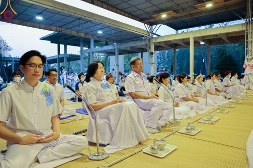 ภาพ No.110986:พิธีถวายภัตตาหารเป็นสังฆทาน แด่คณะพระธรรมยาตราฯ ในโครงการธรรมยาตรา กตัญญูบูชา มหาปูชนียาจารย์ พระมงคลเทพมุนี(สด จนฺทสโร) พระผู้ปราบมาร อนุสรณ์สถาน 7 แห่ง ปีที่ 12 วันที่ 13 มกราคม พ.ศ. 2567 ณ อนุสรณ์สถานมหาวิหารพระมงคลเทพมุนี  (โลตัสแลนด์) อ.สองพี่น้อง จ