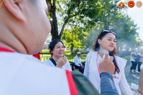 ภาพ No.224730:วันที่ 11 -12 พฤษภาคม พ.ศ. 2568 คณะพระอาจารย์ เจ้าหน้าที่ อาสาสมัคร นักศึกษา ทั้งชาวอินโดนีเซีย และชาวไทย ร่วมแรงร่วมใจ เตรียมงาน เก็บงาน ในวันวิสาขบูชา ณ พระมหาเจดีย์บรมพุทโธ ประเทศอินโดนีเซีย