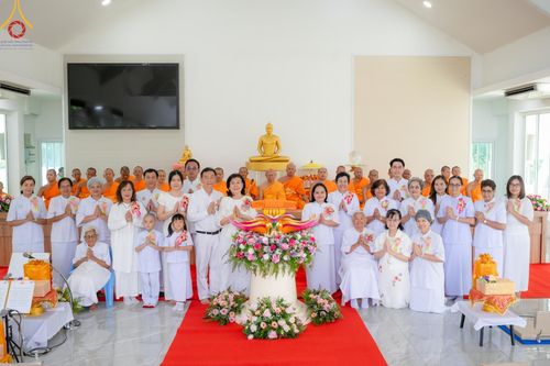 พิธีทอดกฐินเพื่อสร้าง หอฉันคุณยายอาจารย์ มหารัตนอุบาสิกาจันทร์ ขนนกยูง  ณ ศูนย์ปฏิบัติธรรมชลบุรี วันที่ 25 ตุลาคม พ.ศ. 2567