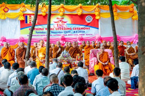 ภาพ No.176095:พิธีทอดผ้าป่าสมทบกฐิน ณ วัดพุทธคยา บานา วิหาร เมืองคยา รัฐพิหาร ประเทศอินเดีย โดยมูลนิธิธรรมกาย ในนามหลวงพ่อธัมมชโย  วันที่ 12 พฤศจิกายน พ.ศ. 2567