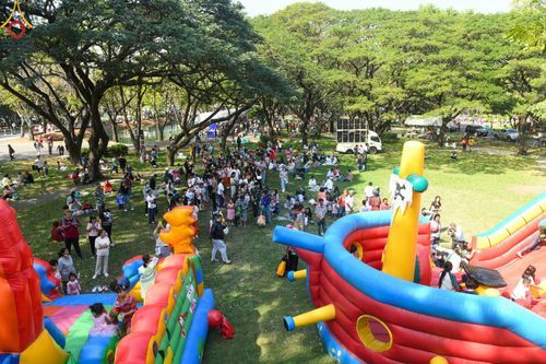 ภาพ No.194126:วัดพระธรรมกาย จัดงานวันเด็กแห่งชาติ ประจำปี พ.ศ.2568 ออกร้านอาหาร 200 ร้าน มอบของขวัญหลายหมื่นชิ้น วันที่ 12 มกราคม พ.ศ. 2568 วัดพระธรรมกาย อ.คลองหลวง จ.ปทุมธานี