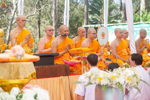 ภาพ No.260582:วันอาทิตย์ที่ 19 ตุลาคม พ.ศ. 2568 พิธีทอดกฐินสามัคคี ณ วัดพระธรรมกายซิดนีย์ ประเทศออสเตรเลีย  เพื่อสร้างอาคารปฏิบัติธรรม “คุณยายอาจารย์มหารัตนอุบาสิกาจันทร์ ขนนกยูง”