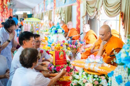 ภาพ No.164550:พิธีทอดกฐิน ณ วัดเทพมงคล อ.บางซ้าย จ.พระนครศรีอยุธยา ในโครงการกฐินสามัคคีทั่วไทย 30,000 วัด บูชาธรรม 80 ปี หลวงพ่อธัมมชโย โดยคณะศิษยานุศิษย์วัดพระธรรมกาย วันที่ 20 ตุลาคม พ.ศ. 2567