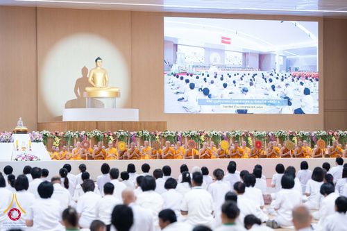 ภาพ No.146006:พิธีเจริญพระพุทธมนต์ ปฏิบัติธรรมเจริญสมาธิภาวนา เพื่อถวายเป็นพระราชกุศล แด่พระบาทสมเด็จพระเจ้าอยู่หัว เนื่องในโอกาสพระราชพิธีมหามงคล เฉลิมพระชนมพรรษา 6 รอบ 28 กรกฎาคม 2567 วันอาทิตย์ที่ 28 กรกฎาคม พ.ศ. 2567  ณ ห้องแก้วสารพัดนึก 2 สภาธรรมกายสากล