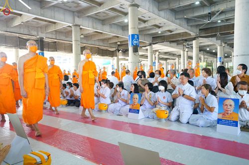 ภาพ No.84190:พิธีขอบรรพชา , พิธีขอสรณคมน์และศีล ,  พิธีรับบาตร , พิธีอุปสมบท ในโครงการบรรพชาอุปสมบทหมู่ธรรมทายาทรุ่นเข้าพรรษา และโครงการบรรพชาสามเณรโรงเรียนนานาชาติ รุ่นที่ 12 ณ โบสถ์พระไตรปิฎก วัดพระธรรมกาย วันที่ 22 กรกฎาคม พ.ศ. 2566