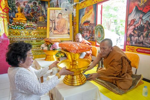 ภาพ No.171040:พิธีทอดกฐิน ณ วัดห้วยทราย จ.เชียงใหม่ ในโครงการกฐินสามัคคีทั่วไทย 30,000 วัด บูชาธรรม 80 ปี หลวงพ่อธัมมชโย โดยคณะศิษยานุศิษย์วัดพระธรรมกาย วันที่ 27 ตุลาคม พ.ศ. 2567