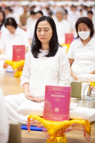 ภาพ No.228301:วันอาทิตย์ที่ 8 มิถุนายน พ.ศ. 2568 พิธีถวายทุนสนับสนุนพระไตรปิฎกฉบับธรรมชัย และอนุรักษ์คัมภีร์โบราณ ณ ห้องแก้วสารพัดนึก 2 วัดพระธรรมกาย