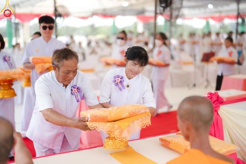 ภาพ No.123972:พิธีทอดผ้าป่า ปิดแผ่นทองค้ำฟ้า ครบรอบ 1 ปี สถาปนาอาคาร 80 ปี หลวงพ่อธัมมชโย ณ ศูนย์ปฏิบัติธรรมวิหารแดง ตำบลเจริญธรรม อำเภอวิหารแดง จ.สระบุรี วันที่ 18 กุมภาพันธ์ พ.ศ. 2567