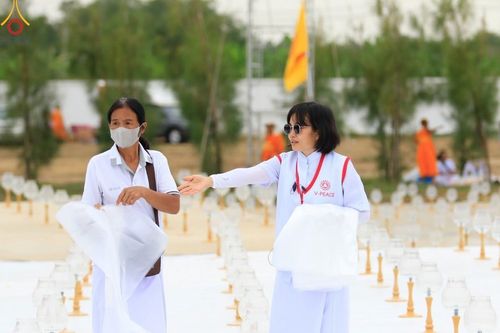 ภาพ No.119368:V.18 ทันทีม การเตรียมงาน เก็บงาน การรับบุญของเจ้าหน้าที่หน่วยงานต่างๆ เพื่อโครงการธรรมยาตรา กตัญญูบูชามหาปูชนียาจารย์ พระมงคลเทพมุนี (สด จนฺทสโร) พระผู้ปราบมาร อนุสรณ์สถาน 7 แห่ง ปีที่ 12 ระหว่างวันที่ 2 - 31 มกราคม พ.ศ.2567