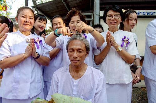 ภาพ No.216669:วันอาทิตย์ที่ 6 เมษายน พ.ศ. 2568 พิธีตัดปอยผม และปลงผมนาคธรรมทายาท โครงการบวชบูชาธรรม81ปี หลวงพ่อธัมมชโย โครงการ 1 และ 2 โครงการนานาชาติ AEC&WAB รุ่น CEO (ผู้บริหาร) รุ่นที่4 ณ หมู่บ้านบรรลุธรรม วัดพระธรรมกาย