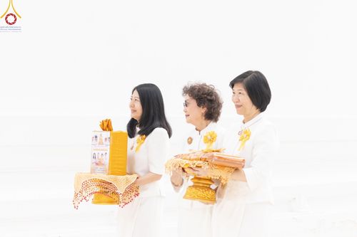 ภาพ No.162710:โครงการกฐินสามัคคีทั่วไทย 30,000 วัด บูชาธรรม 80 ปี หลวงพ่อธัมมชโย โดย คณะศิษยานุศิษย์วัดพระธรรมกาย ณ วัดโบสถ์บน จ.นนทบุรี วันที่ 19 ตุลาคม พ.ศ. 2567