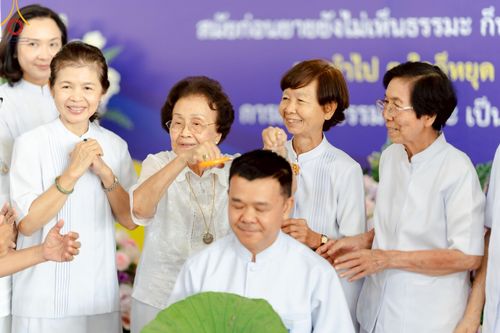 ภาพ No.223130:วันที่ 2 -10 พฤษภาคม พ.ศ. 2568 พิธีตัดปอยผม ปลงผม พิธีขอขมาลาอุปสมบทอุทิศชีวิต ของอุบาสก พิสิทธิ์ หมื่นแกล้ว  ณ วัดพระธรรมกาย