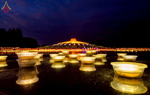 ภาพ No.266280:วันพุธที่ 5 พฤศจิกายน พ.ศ. 2568 (วันพระ ขึ้น 15 ค่ำ เดือน 12) พิธีลอยกระทงธรรม  ณ สระมหาเศรษฐีทะเลบุญ มหาวิหารพระมงคลเทพมุนี วัดพระธรรมกาย จ.ปทุมธานี