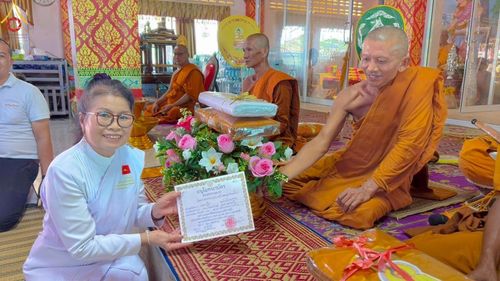 ภาพ No.165294:พิธีทอดกฐิน ณ วัดบ้านโนนหวาย จ.อุดรธานี ในโครงการกฐินสามัคคีทั่วไทย 30,000 วัด บูชาธรรม 80 ปี หลวงพ่อธัมมชโย โดยคณะศิษยานุศิษย์วัดพระธรรมกาย วันที่ 20 ตุลาคม พ.ศ. 2567