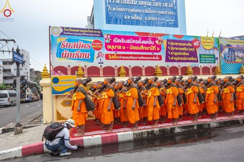 ภาพ No.129985:V.34 เพื่อธรรมเพื่อบางกล่ำ การรับบุญของเจ้าหน้าที่หน่วยงานต่างๆ  เพื่องานธรรมยาตราอัญเชิญพระบรมสารีริกธาตุ ประดิษฐาน ณ มหารัตนเจดีย์สิริปทุมสวรรค์ (เจดีย์อริยพุทธะ 5 พระองค์) ณ ศูนย์ปฏิบัติธรรมภาคใต้ อ.บางกล่ำ จ.สงขลา ระหว่างวันที่ 9-10 มีนาคม พ.ศ. 2567