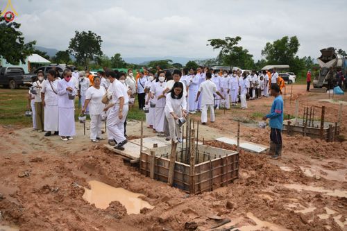 ภาพ No.87629:พิธีสวดพุทธมนต์วันละสังขาร คุณยายอาจารย์ มหารัตนอุบาสิกาจันทร์ ขนนกยูง และพิธีเทคอนกรีตฐานราก อาคาร 80 ปี หลวงพ่อธัมมชโย ณ ศูนย์ปฏิบัติธรรมวิหารแดง ต.เจริญธรรม อ.วิหารแดง จ.สระบุรี วันที่ 10 กันยายน พ.ศ. 2566