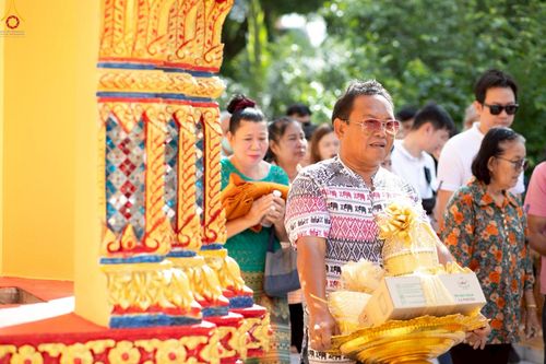 ภาพ No.259238:วันที่ 19 ตุลาคม พ.ศ. 2568 พิธีทอดกฐินสามัคคีทั่วไทย 30,000 วัด โดยคณะศิษยานุศิษย์ บูชาธรรม 81 ปี หลวงพ่อธัมมชโย ณ วัดบ้านพร้าวนอก ต.เชียงรากใหญ่ อ.สามโคก จ.ปทุมธานี