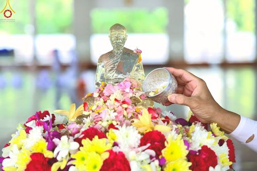 ภาพ No.217499:วันจันทร์ที่ 14 เมษายน พ.ศ. 2568 กิจกรรมสรงน่ำพระ สั่งสมบุญเนื่องในเทศกาลสงกรานต์ 14-16 เมษายน พ.ศ.2568 เวลา 06:00-13:00 น. ณ หอฉันคุณยายอาจารย์ฯ วัดพระธรรมกาย