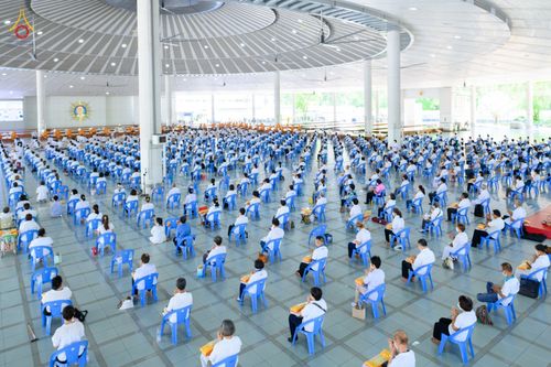 ภาพ No.81077:พิธีบุพเปตพลี ครั้งที่ 135 ร่วมอุทิศบุญแด่หมู่ญาติที่ล่วงลับไปแล้ว และสืบทอดอายุพระพุทธศาสนา วันศุกร์ที่ 19 พฤษภาคม พ.ศ. 2566 (วันพระ แรม 15 ค่ำ เดือน 6) ณ หอฉันคุณยายอาจารย์ วัดพระธรรมกาย