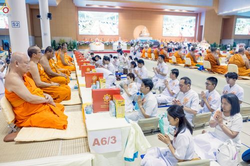 ภาพ No.236328:วันที่ 3 สิงหาคม พ.ศ. 2568 พิธีถวายมหาสังฆทานคณะสงฆ์ 2,000 กว่าวัดทั่วประเทศ ปีที่ 25 , พิธีถวายไทยธรรมคณะสงฆ์ 323 วัด 4 จังหวัดชายแดนภาคใต้ ณ วัดพระธรรมกาย