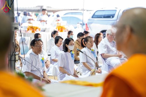 ภาพ No.192521:พิธีถวายภัตตาหารเป็นสังฆทาน แด่พระธรรมยาตรา ณ อนุสรณ์สถานคลองบางนางแท่น อ.สามพราน จ.นครปฐม ในโครงการธรรมยาตรา กตัญญูบูชา มหาปูชนียาจารย์ พระมงคลเทพมุนี(สด จนฺทสโร) พระผู้ปราบมาร อนุสรณ์สถาน 7 แห่ง ปีที่ 13 วันที่ 10 มกราคม พ.ศ. 2568