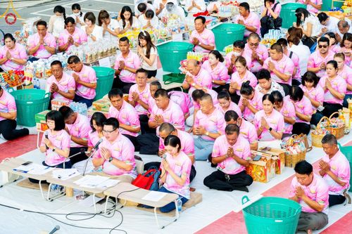 ภาพ No.150782:พิธีเจริญพระพุทธมนต์ และทำบุญตักบาตรแด่คณะสงฆ์ จำนวน 121 รูป เนื่องในโอกาสฉลองครบรอบ 120 ปี อำเภอคลองหลวง จังหวัดปทุมธานี เพื่อถวายเป็นพุทธบูชา ช่วยเหลือผู้ประสบความเดือดร้อนจากอุทกภัย และคณะสงฆ์ 323 วัด 4 จังหวัดชายแดนภาคใต้ วันเสาร์ที่ 31 สิงหาคม พ.ศ. 