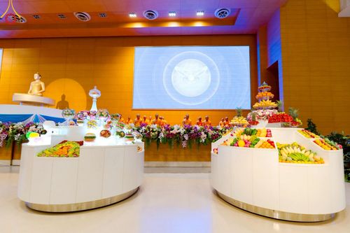 ภาพ No.222750:วันอาทิตย์ต้นเดือนที่ 4 พฤษภาคม พ.ศ. 2568 พิธีบูชาข้าวพระ ณ สภาธรรมกายสากล วัดพระธรรมกาย