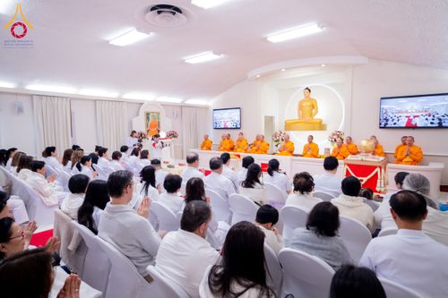 ภาพ No.62359:คณะศิษยานุศิษย์รวมใจสถาปนาและสมโภช ธรรมจักร เพื่ออัญเชิญประดิษฐาน ณ ยอดอุโบสถ 80 ปี หลวงพ่อธัมมชโย วัดพระธรรมกายนิวเจอร์ซี ประเทศสหรัฐอเมริกา  วันอาทิตย์ที่ 7 เมษายน พ.ศ. 2567