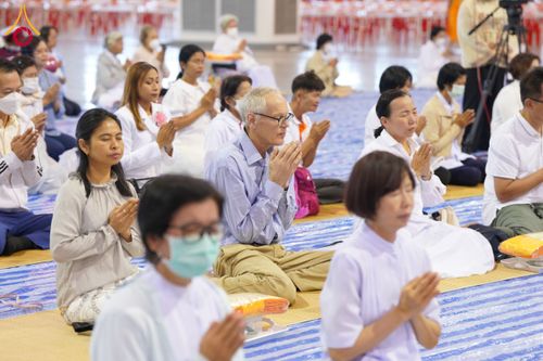 ภาพ No.202665:พิธีถวายภัตตาหารเป็นสังฆทาน แด่พระธรรมยาตรา ณ วัดพระธรรมกาย ตำบลคลองสาม อำเภอคลองหลวง จังหวัดปทุมธานี ในโครงการธรรมยาตรา กตัญญูบูชา มหาปูชนียาจารย์ พระมงคลเทพมุนี(สด จนฺทสโร) พระผู้ปราบมาร อนุสรณ์สถาน 7 แห่ง ปีที่ 13 วันที่ 28 มกราคม พ.ศ. 2568