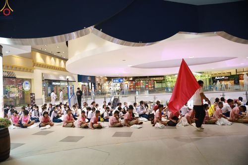 ภาพ No.103360:วันรวมพลังเด็กดี V-Star ผู้นำฟื้นฟูศีลธรรมโลก จังหวัดนครราชสีมา ณ เทอร์มินอล 21 โคราช ถ.มิตรภาพ ต.ในเมือง อ.เมืองนครราชสีมา จ.นครราชสีมา วันอังคารที่ 19 ธันวาคม พ.ศ. 2566