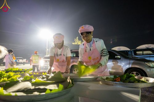 ภาพ No.108981:พิธีถวายภัตตาหารเป็นสังฆทาน แด่คณะพระธรรมยาตราฯ ในโครงการธรรมยาตรากตัญญูบูชา มหาปูชนียาจารย์ พระมงคลเทพมุนี(สด จนฺทสโร) พระผู้ปราบมาร อนุสรณ์สถาน 7 แห่ง ปีที่ 12 วันที่ 9 มกราคม พ.ศ. 2567 ณ อนุสรณ์สถานคลองบางนางแท่น  อ.สามพราน จ.นครปฐม