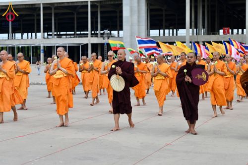 ภาพ No.143657:พิธีถวายผ้าไตร, สวดธรรมจักร, ปฏิบัติธรรม และฟังแสดงพระธรรมเทศนา ภาษาเมียนมา โดยมีสาธุชนชาวเมียนมากว่า 4,000 คน เข้าร่วมพิธี ณ มหารัตนวิหารคด วัดพระธรรมกาย วันอาทิตย์ที่ 7 กรกฎาคม พ.ศ. 2567